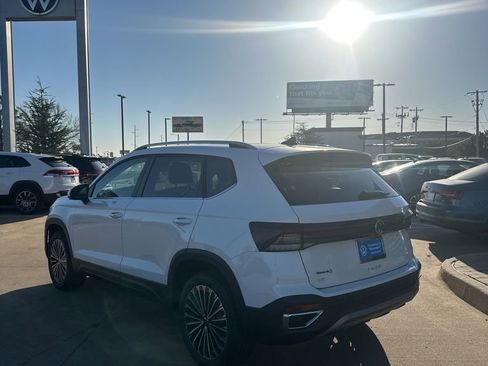 New 2026 Volkswagen Taos SE FWD image 7
