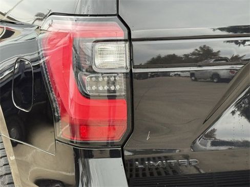 Used 2021 Ford Expedition Limited image 6
