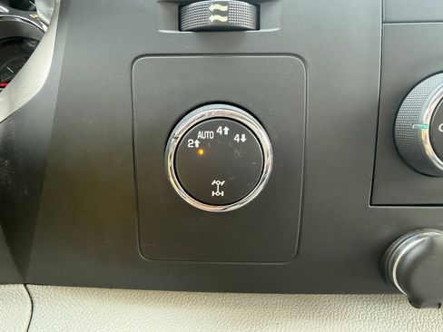 Used 2013 Chevrolet Silverado 1500 LT AWD/4WD image 25