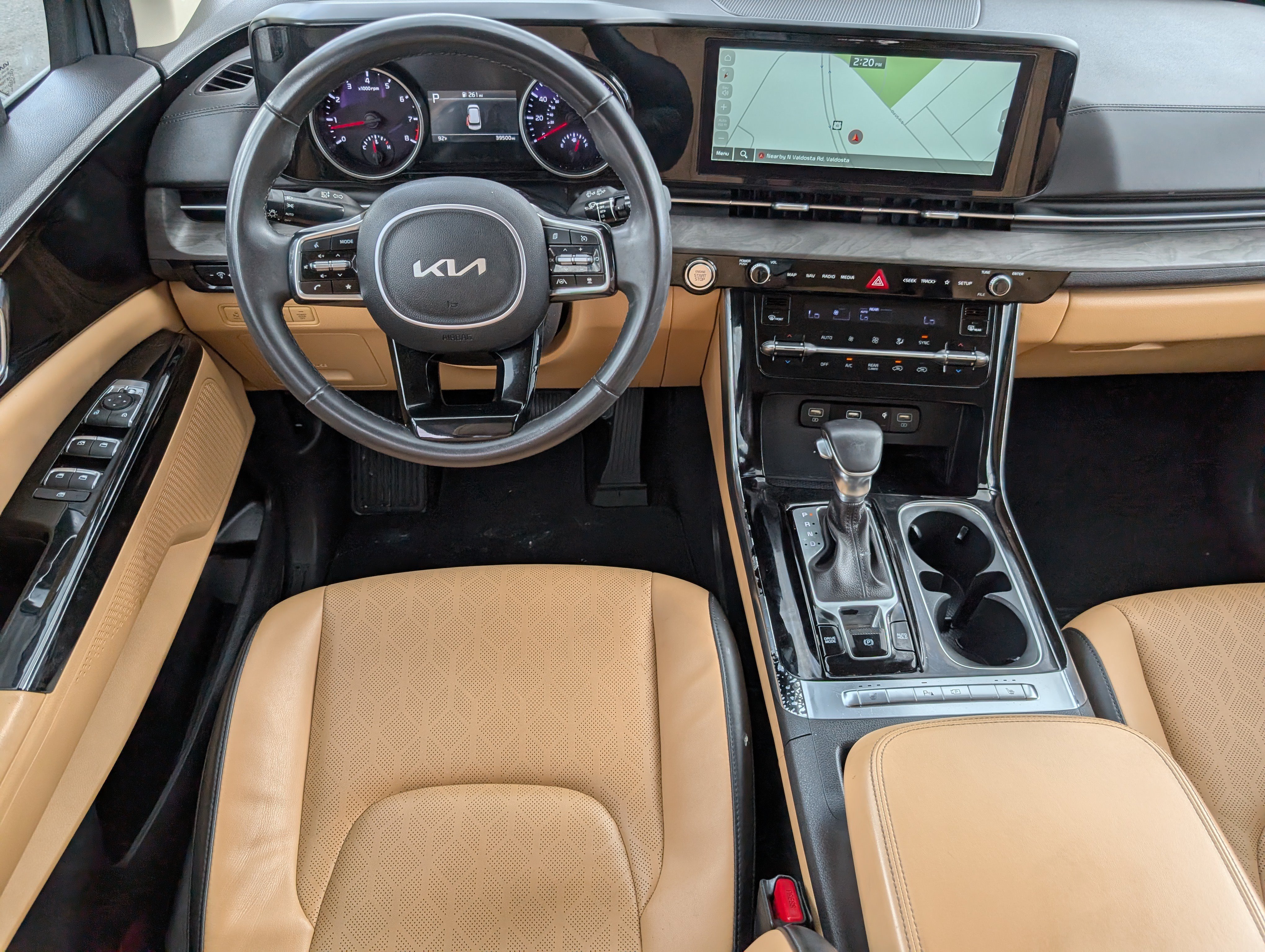 Used 2024 Kia Carnival EX FWD image 6