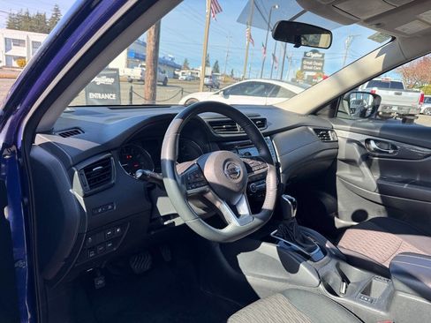 Used 2018 Nissan Rogue SV image 5