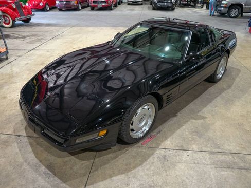 Used 1991 Chevrolet Corvette Coupe RWD image 15