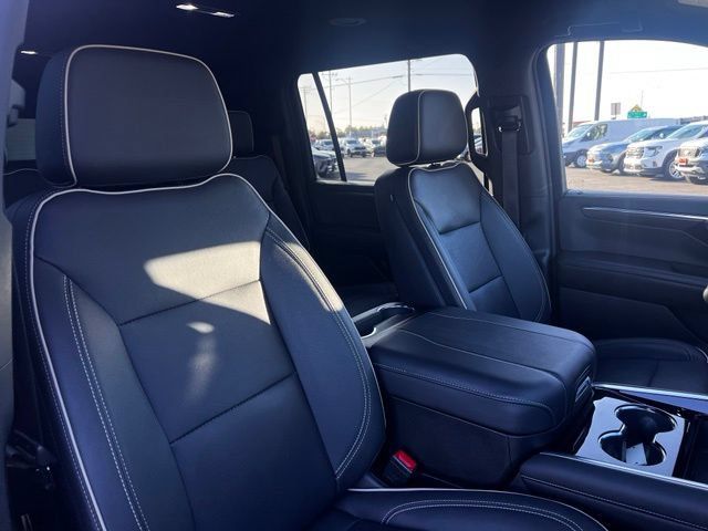 Used 2026 Chevrolet Suburban Premier AWD/4WD image 32