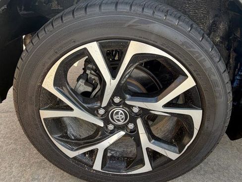Used 2018 Toyota C-HR XLE FWD image 24