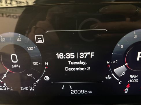 Used 2025 GMC Yukon XL Denali image 11