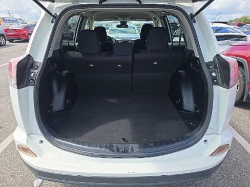 Used 2017 Toyota RAV4 LE FWD image 6
