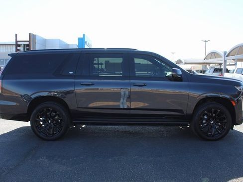 Used 2023 Cadillac Escalade ESV Sport Platinum w/ LPO, ONYX Package image 2