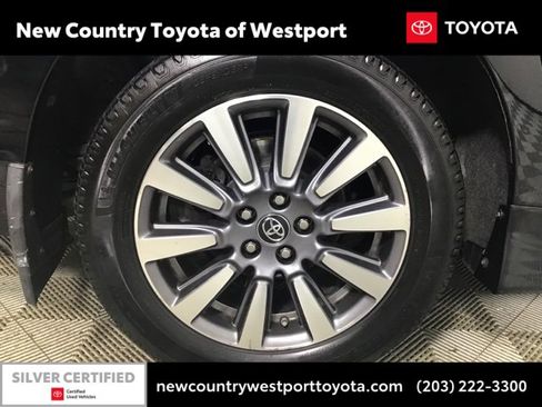 Certified 2020 Toyota Sienna XLE Premium image 24