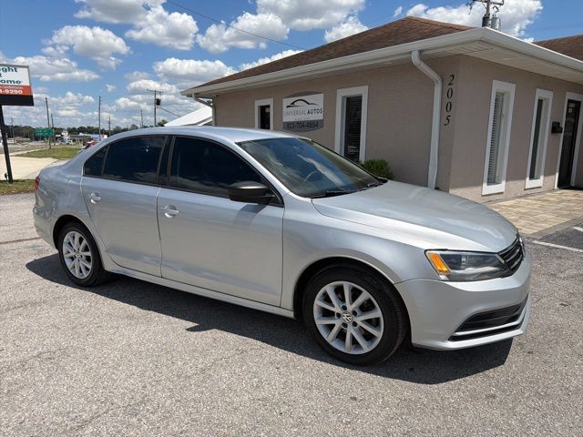 Used 2015 Volkswagen Jetta SE FWD image 3