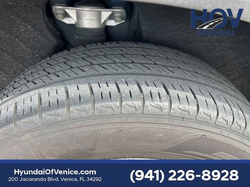 Used 2023 Hyundai Santa Fe SEL w/ Winter Weather Package image 8