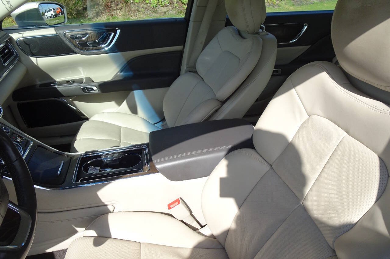 Used 2017 Lincoln Continental Select AWD/4WD image 16
