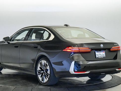 Used 2026 BMW 530i RWD image 2