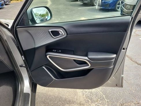 Used 2025 Kia Soul LX w/ LX Technology Package image 32