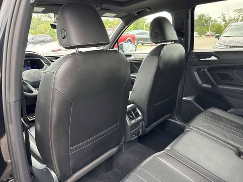 Used 2022 Volkswagen Tiguan SE R-Line AWD/4WD image 17