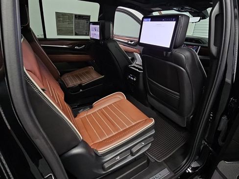 Used 2023 GMC Yukon XL Denali Ultimate AWD/4WD image 42