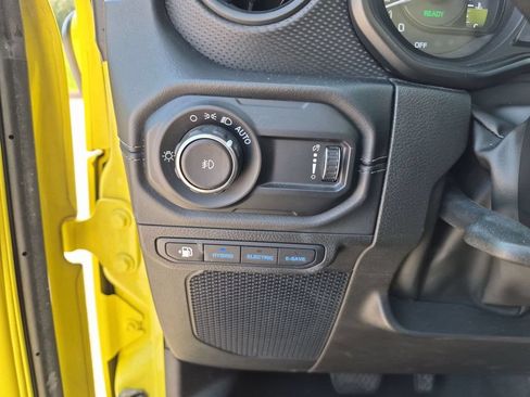 Used 2024 Jeep Wrangler Unlimited Rubicon 4xe AWD/4WD image 17
