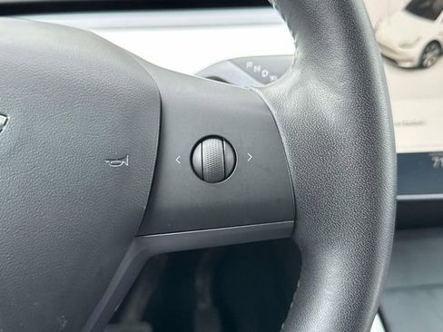 Used 2020 Tesla Model Y Long Range image 21