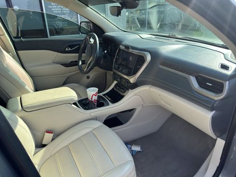 Used 2021 GMC Acadia Denali w/ Denali Technology Package FWD image 11