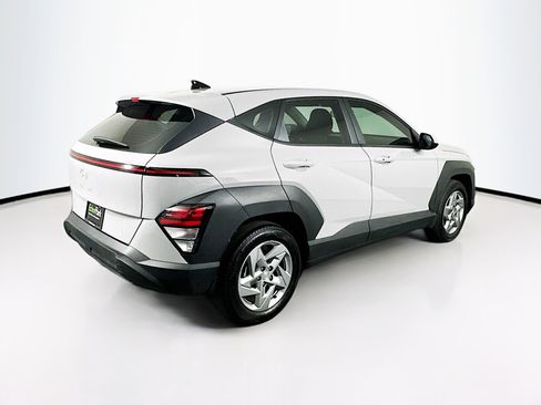 Used 2025 Hyundai Kona SE image 9