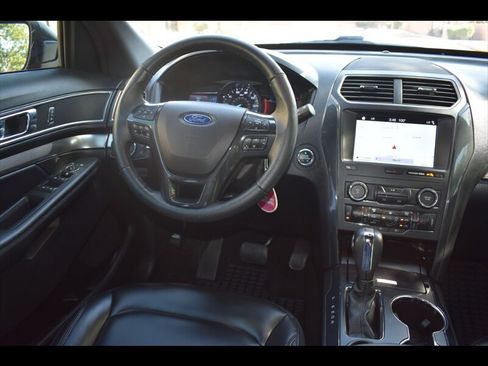 Used 2019 Ford Explorer XLT w/ Equipment Group 202A FWD image 32