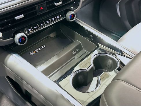 Used 2025 Chevrolet Tahoe LT image 17