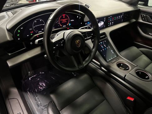 Used 2022 Porsche Taycan image 8