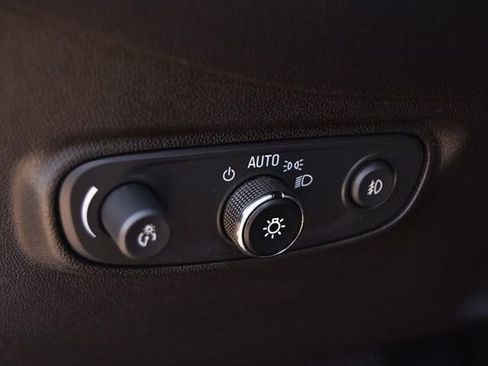 Used 2019 Chevrolet Equinox Premier image 11