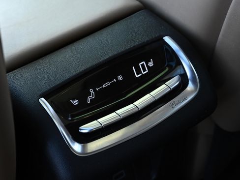 Used 2021 Cadillac XT6 Premium Luxury w/ Platinum Package image 26