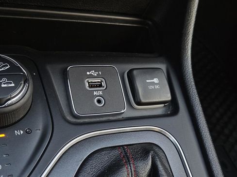 Used 2019 Jeep Cherokee Trailhawk image 27