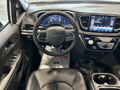 New 2027 Chrysler Pacifica Select AWD/4WD image 25
