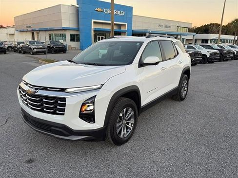 Used 2025 Chevrolet Equinox LT w/ Convenience Package II image 3