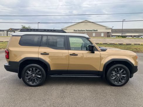 Used 2026 Toyota Land Cruiser w/ Premium Package AWD/4WD image 10