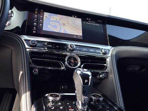 Used 2022 Bentley Flying Spur V8 image 21