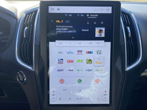 Used 2024 Ford Edge Titanium image 18