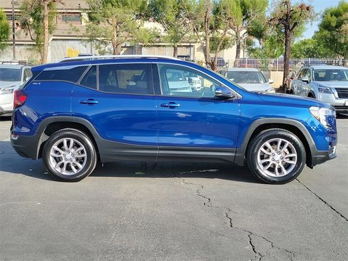 Used 2023 GMC Terrain SLT image 34