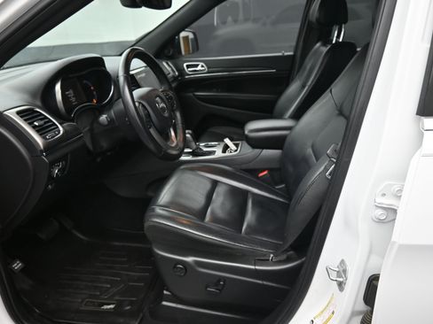 Used 2019 Jeep Grand Cherokee Limited image 17