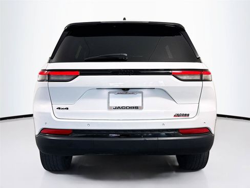 Used 2023 Jeep Grand Cherokee Altitude AWD/4WD image 29