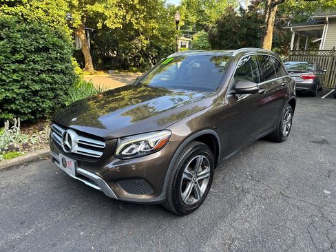 Used 2017 Mercedes-Benz GLC 300 4MATIC image 3