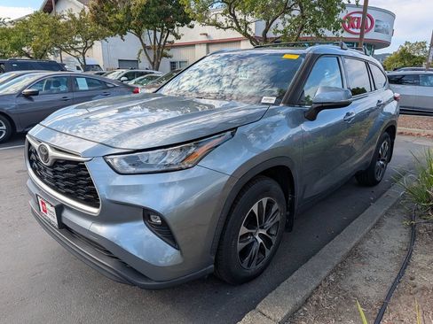Used 2020 Toyota Highlander XLE AWD/4WD image 6