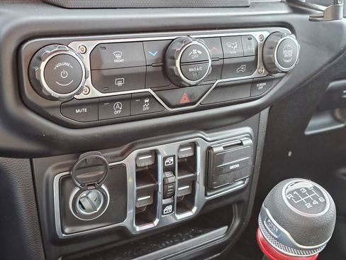 Used 2022 Jeep Wrangler Sport S image 24