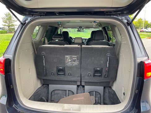 Used 2017 Kia Sedona LX w/ LX Essentials Premium Package FWD image 97