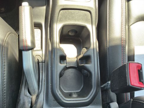 Used 2019 Jeep Wrangler Unlimited Rubicon AWD/4WD image 38