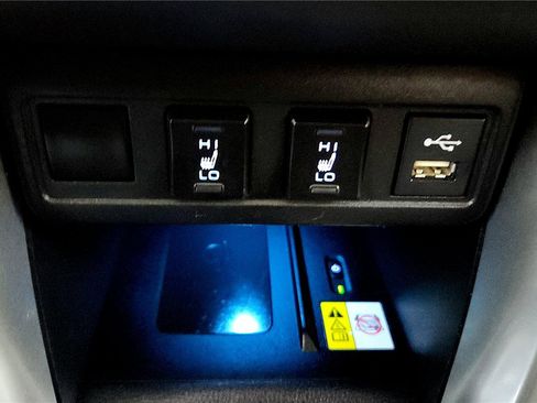 Used 2022 Toyota Corolla Cross XLE image 34