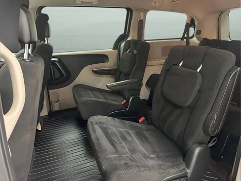 Used 2017 Dodge Grand Caravan SXT w/ Quick Order Package 29G SXT FWD image 11