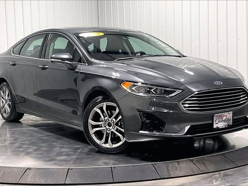 Used 2019 Ford Fusion SEL image 3