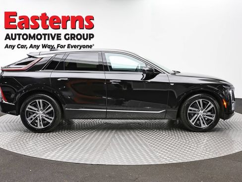 Used 2025 Cadillac Lyriq Luxury AWD/4WD image 4