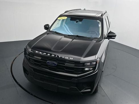 Certified 2025 Ford Expedition Active AWD/4WD image 22