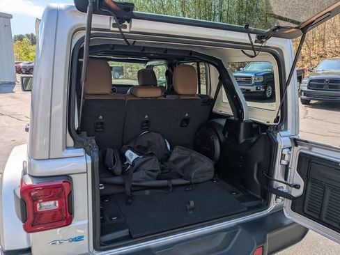Used 2023 Jeep Wrangler Unlimited Sahara w/ Cold Weather Group AWD/4WD image 31