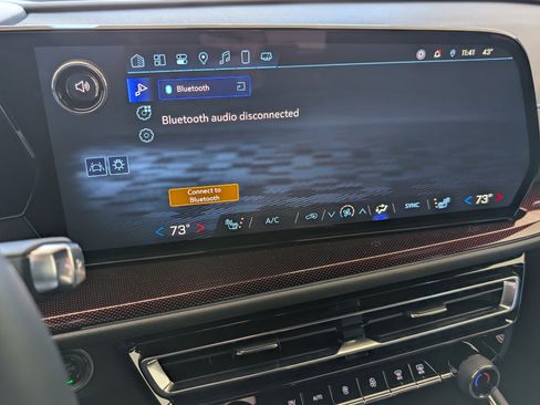 Used 2025 Chevrolet Traverse Z71 w/ Driver Confidence Package image 29