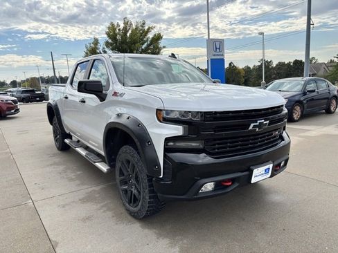 Used 2021 Chevrolet Silverado 1500 LT Trail Boss image 3